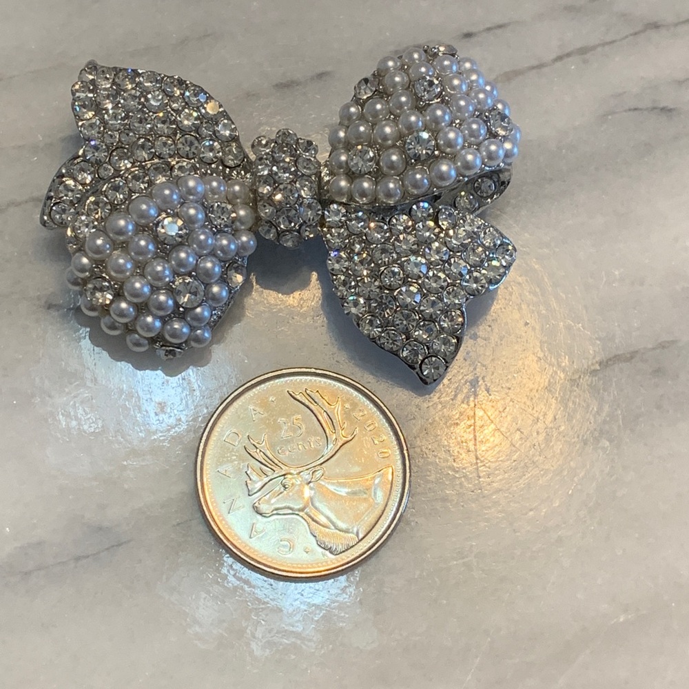 Pearl and Rhinestone Bow Brooch - Picture 2 of 3